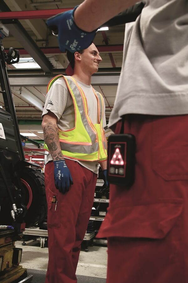 Linde medewerkers met Seruce Distance Vest en Distance Beeper
