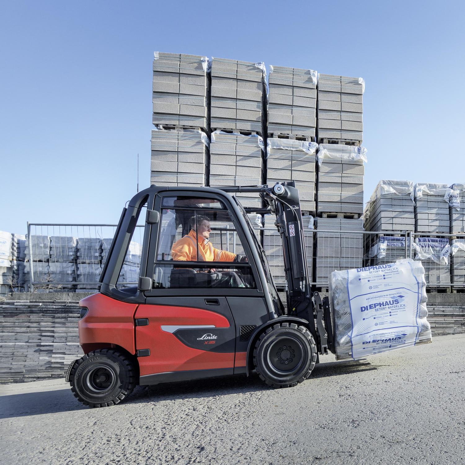 Linde elektrische heftruck X20-X35 op een helling bouw