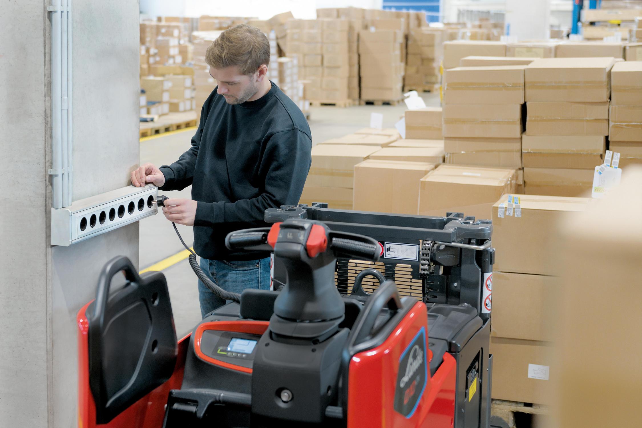 Linde lithium-ion truck opladen