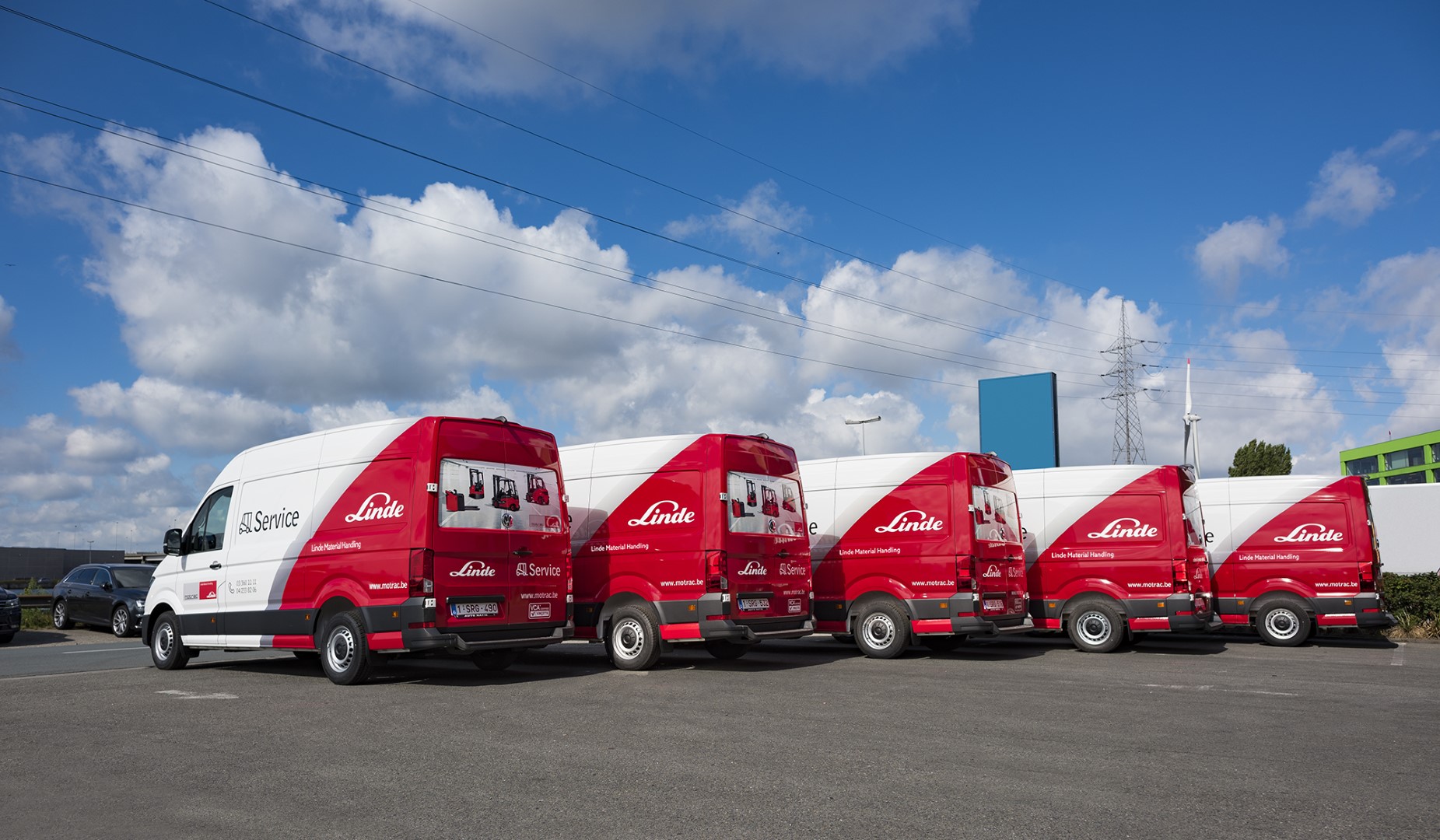 Motrac Linde bestelwagens op een rij