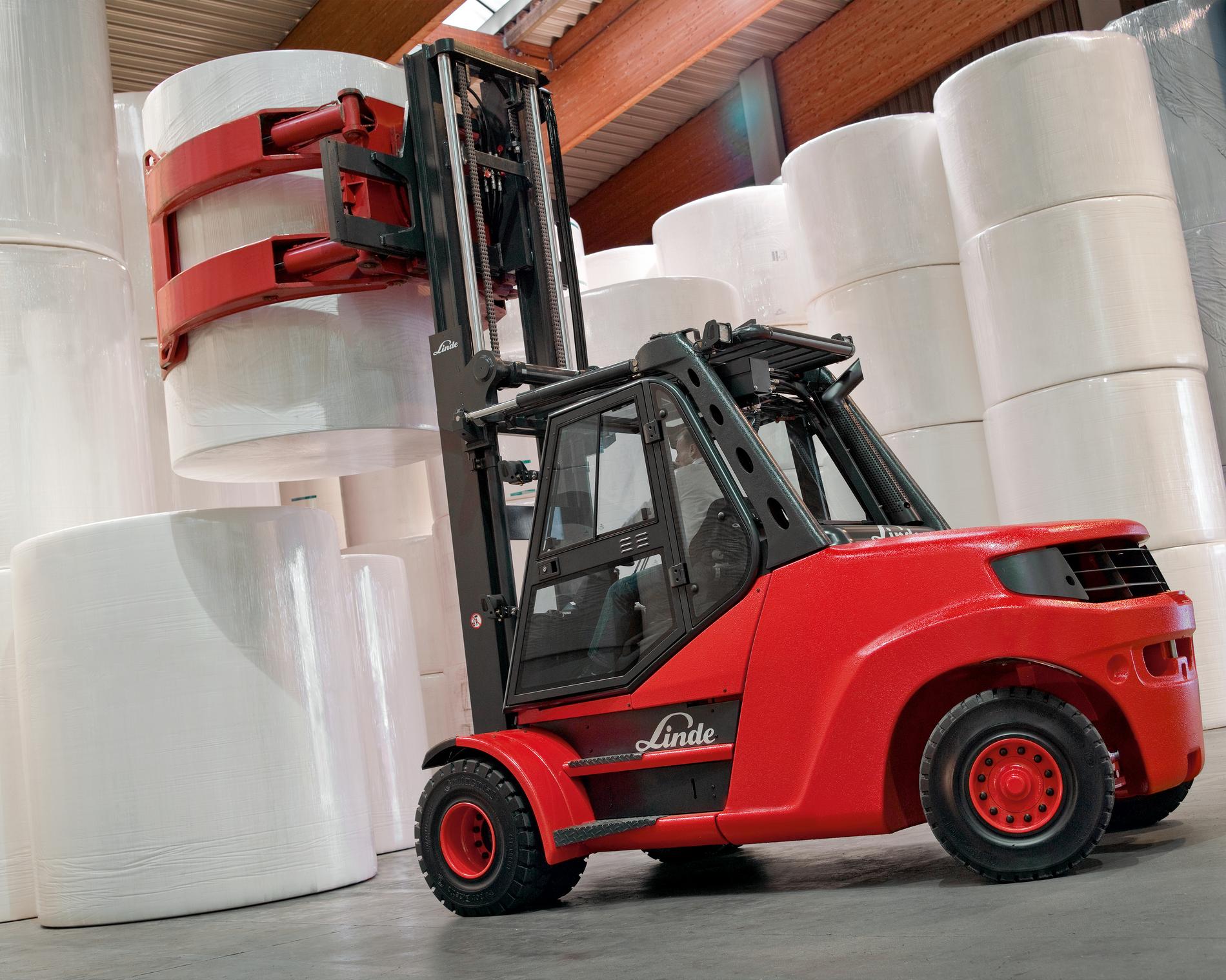 Linde thermische heftruck met grote papierklem