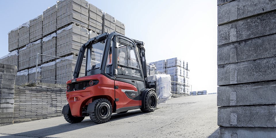 Linde elektrische heftruck X20 X35 op helling en oneffen ondergrond bouwsector