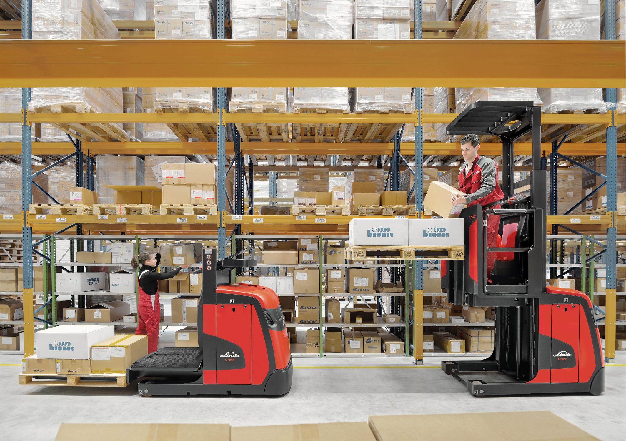 Linde orderpicker V10 in magazijn