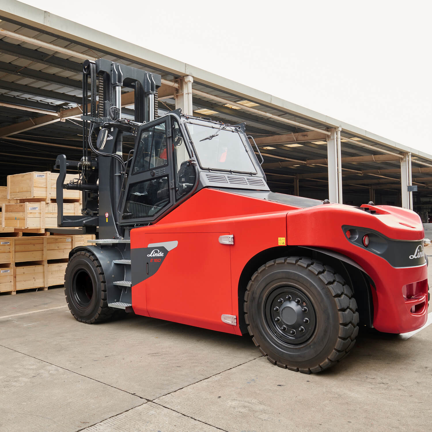 Zware elektrische heftruck Linde E100-E180 houten kisten