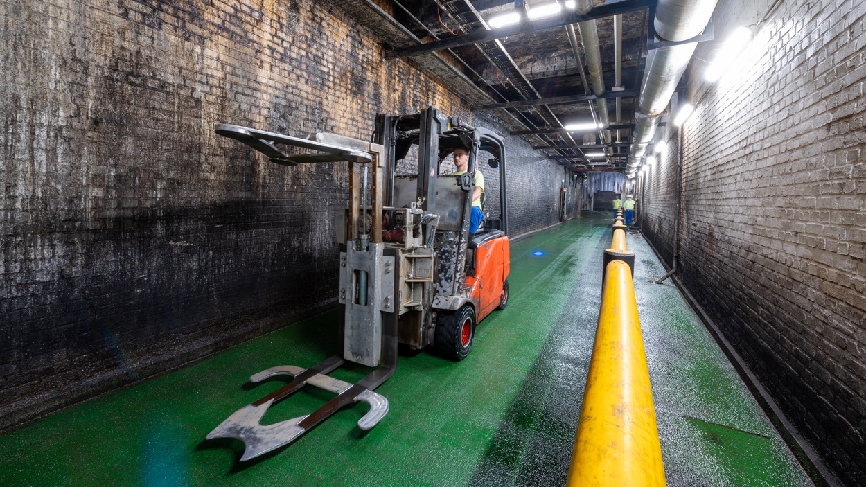 Elektrische Linde heftruck E20 met speciale voorzet bij Citribel Belge