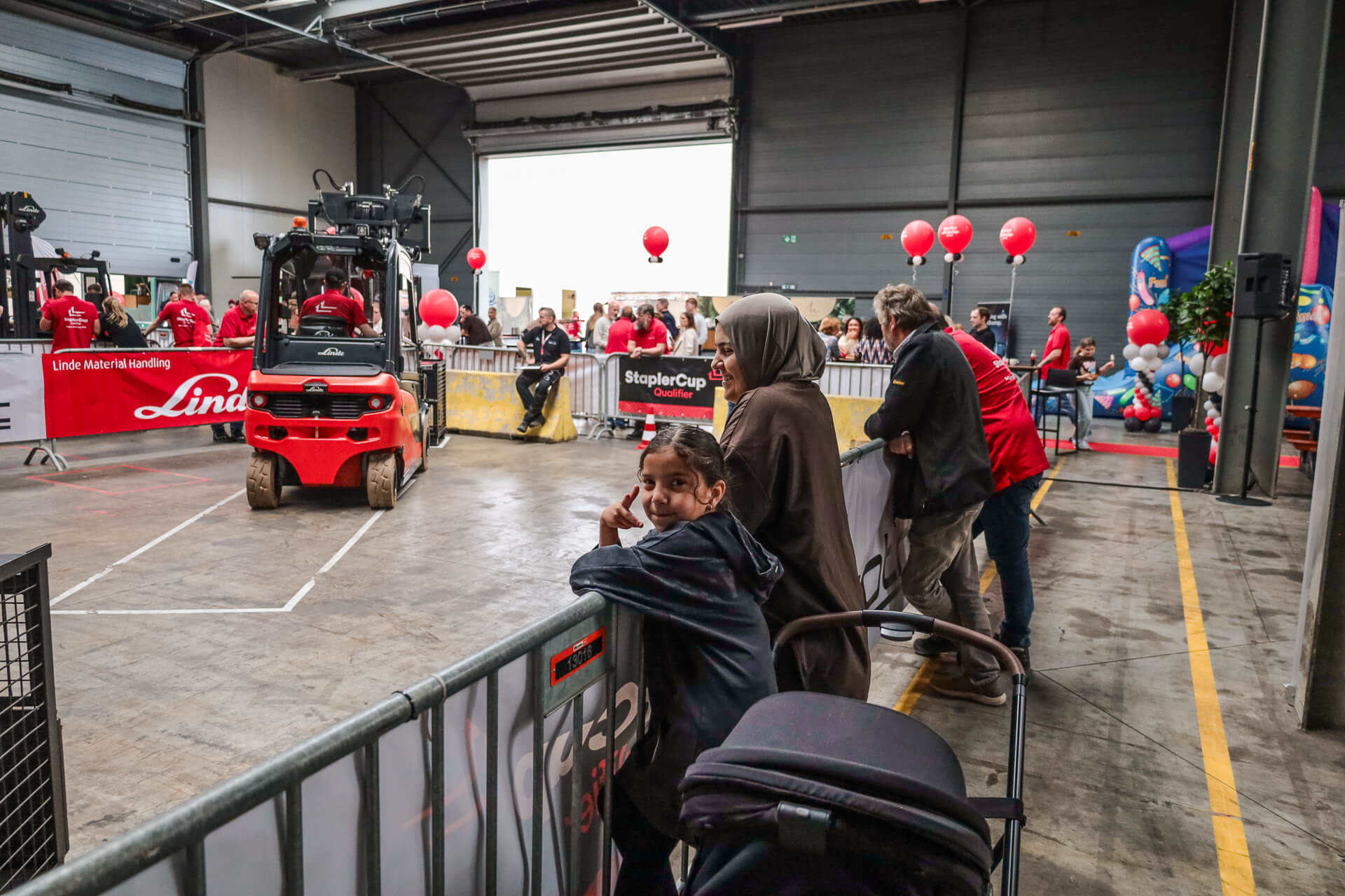 Supporters van vrouwelijke deelnemer aan Belgian LindeCup 2026