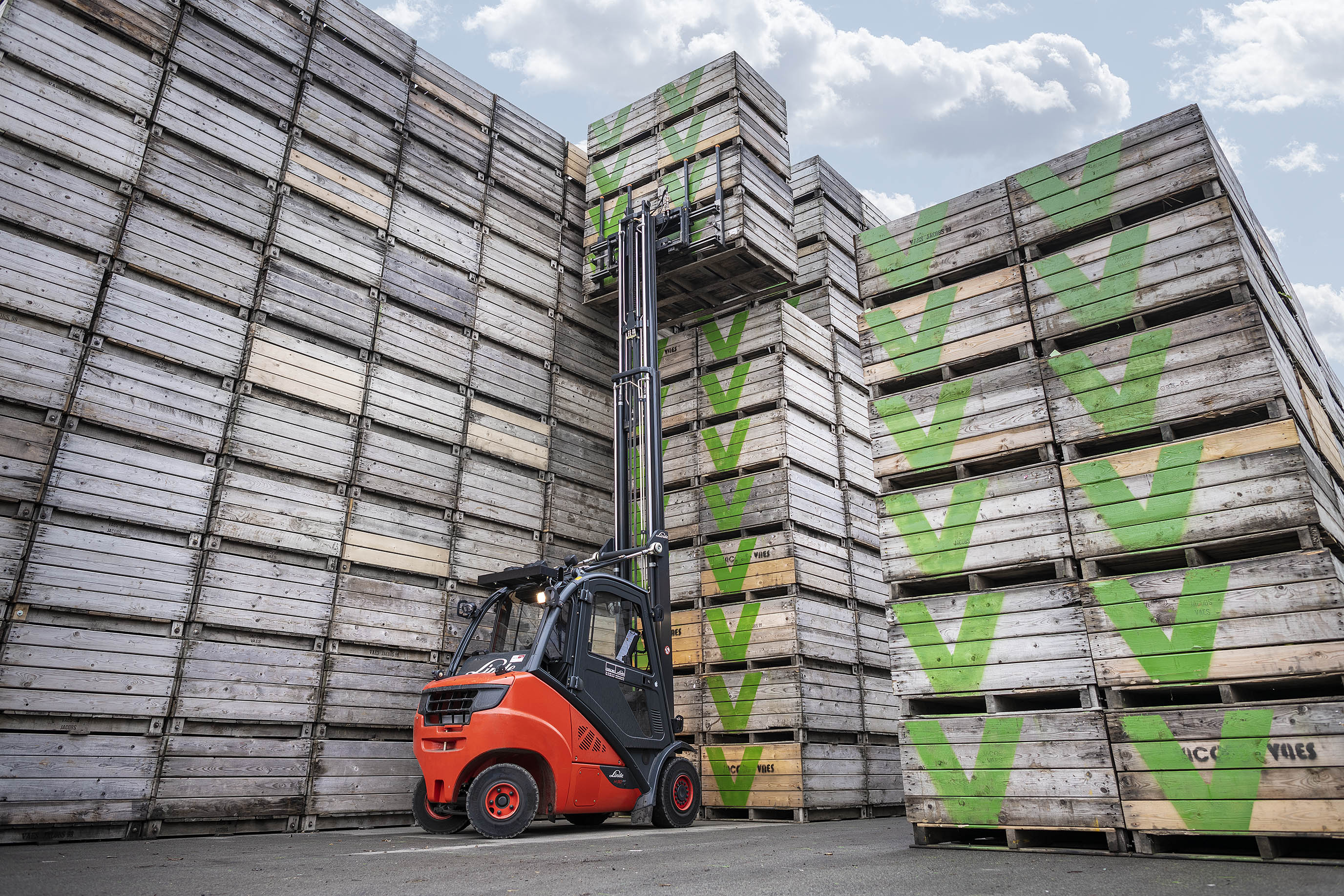 Linde heftrucks zorgen voor vlotte oogst bij Java & Co en Waremme Fruit