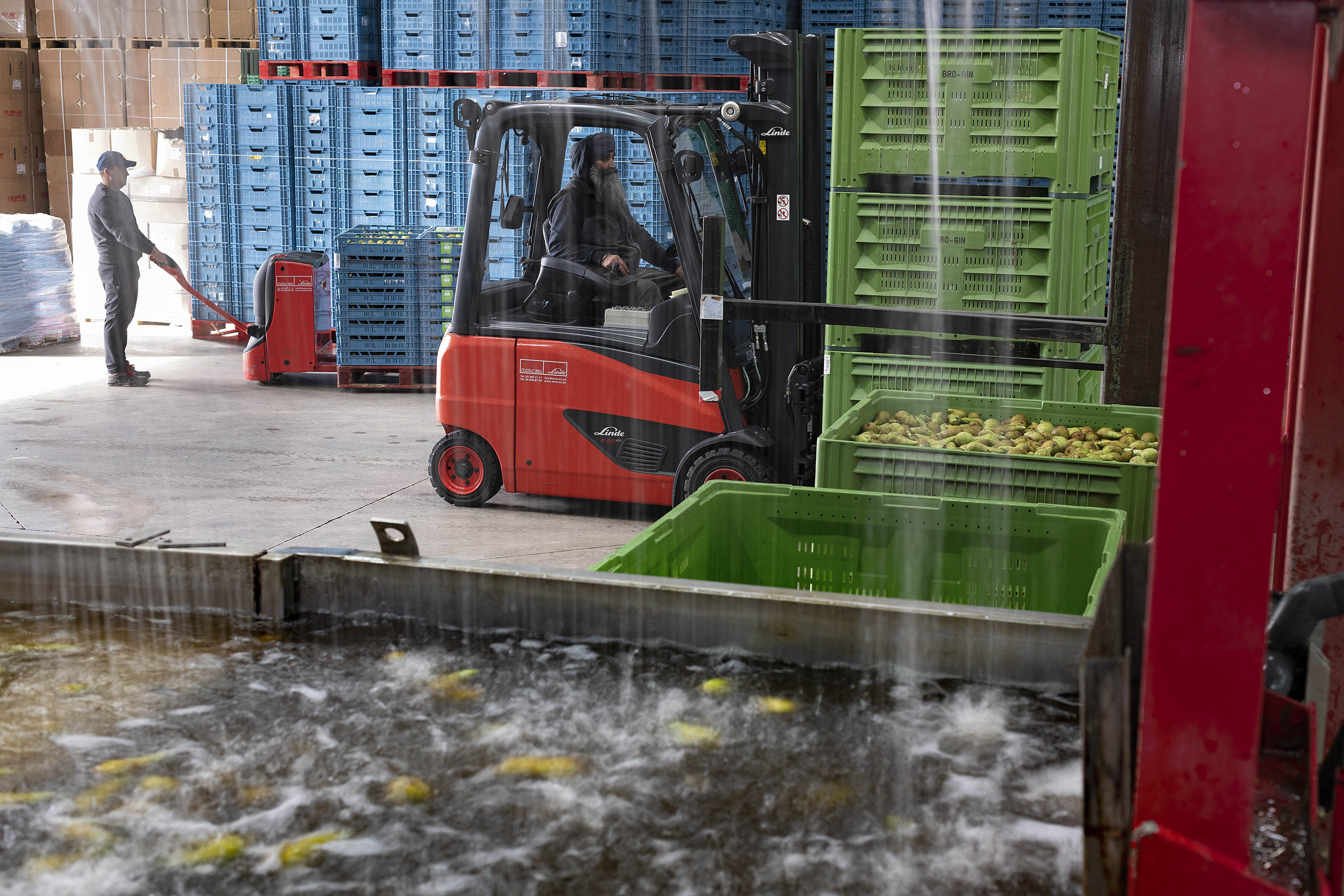 Linde heftrucks zorgen voor vlotte oogst bij Java & Co en Waremme Fruit