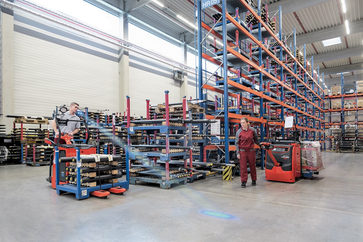 Gerbeur Linde D10 dans un magasin