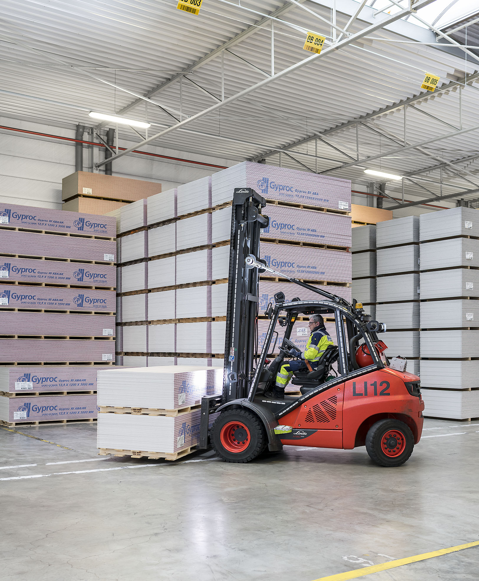 Saint-Gobain zorgt voor een snelle service met heftrucks van Linde