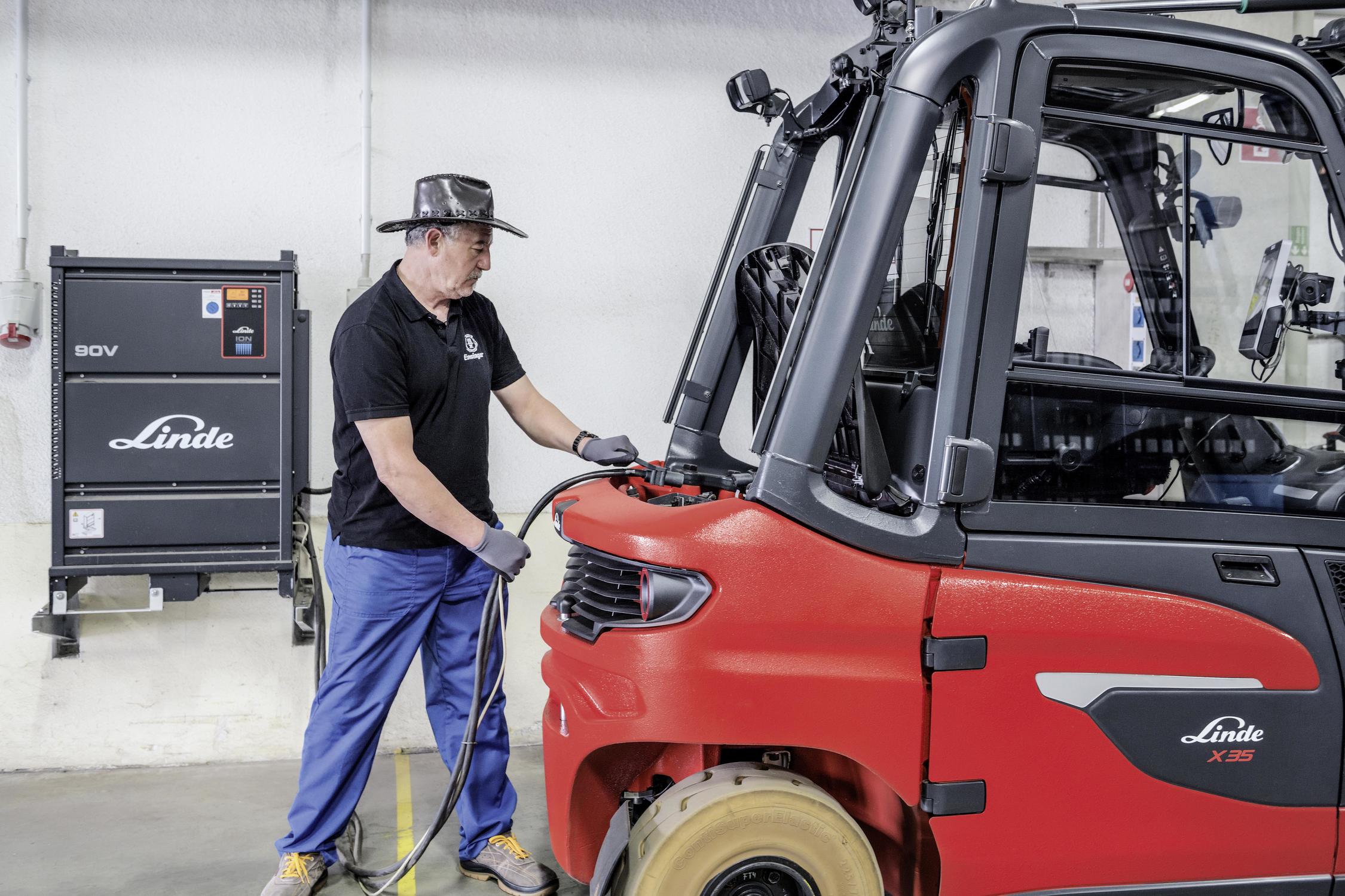 Elektrische heftruck Linde X20-X35 opladen lithium-ion
