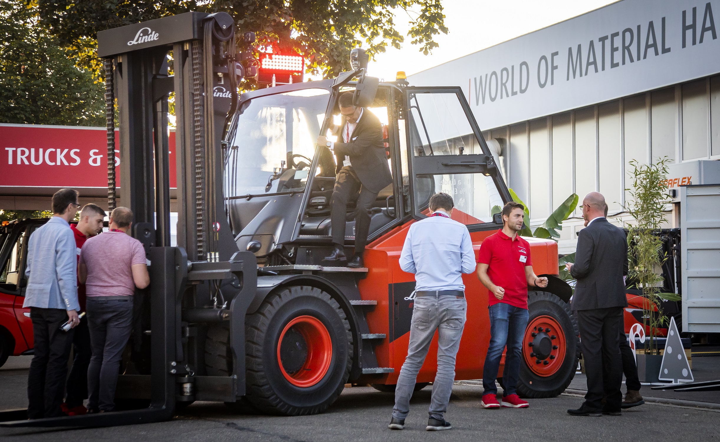 Linde E100 E180 elektrische heftruck op WOMH