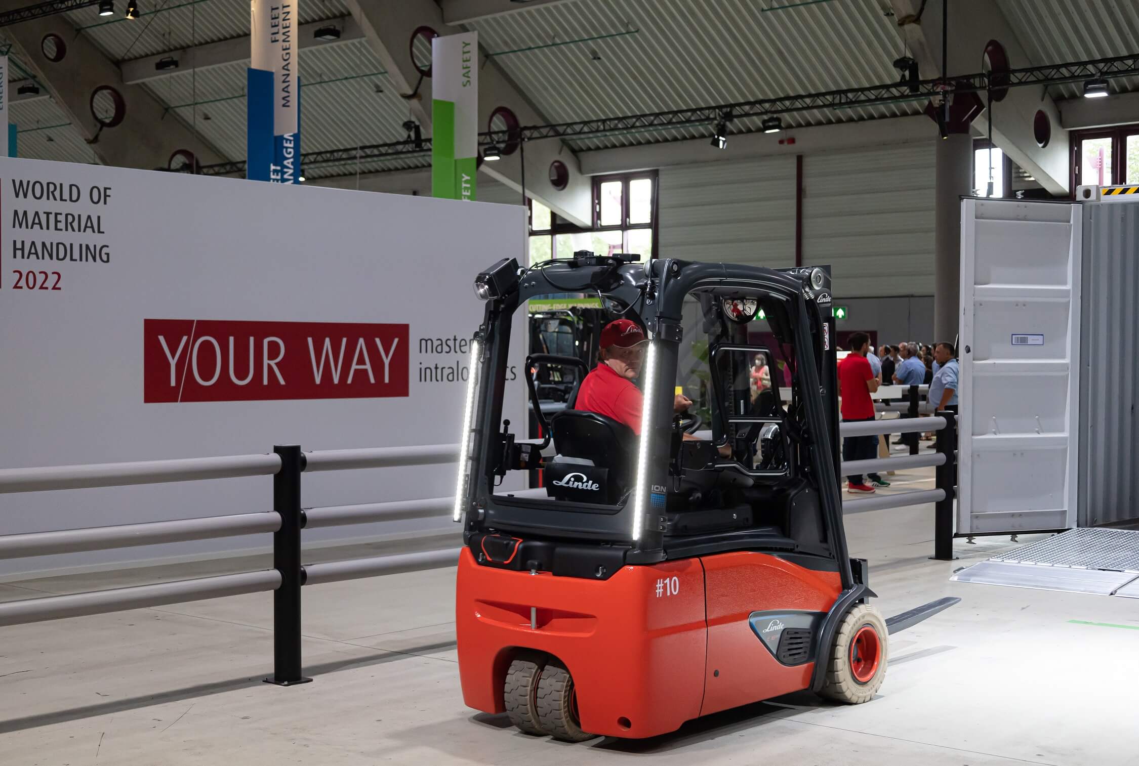 Linde elektrische heftruck E18 EVO met lithium ion batterij op WOMH 2022