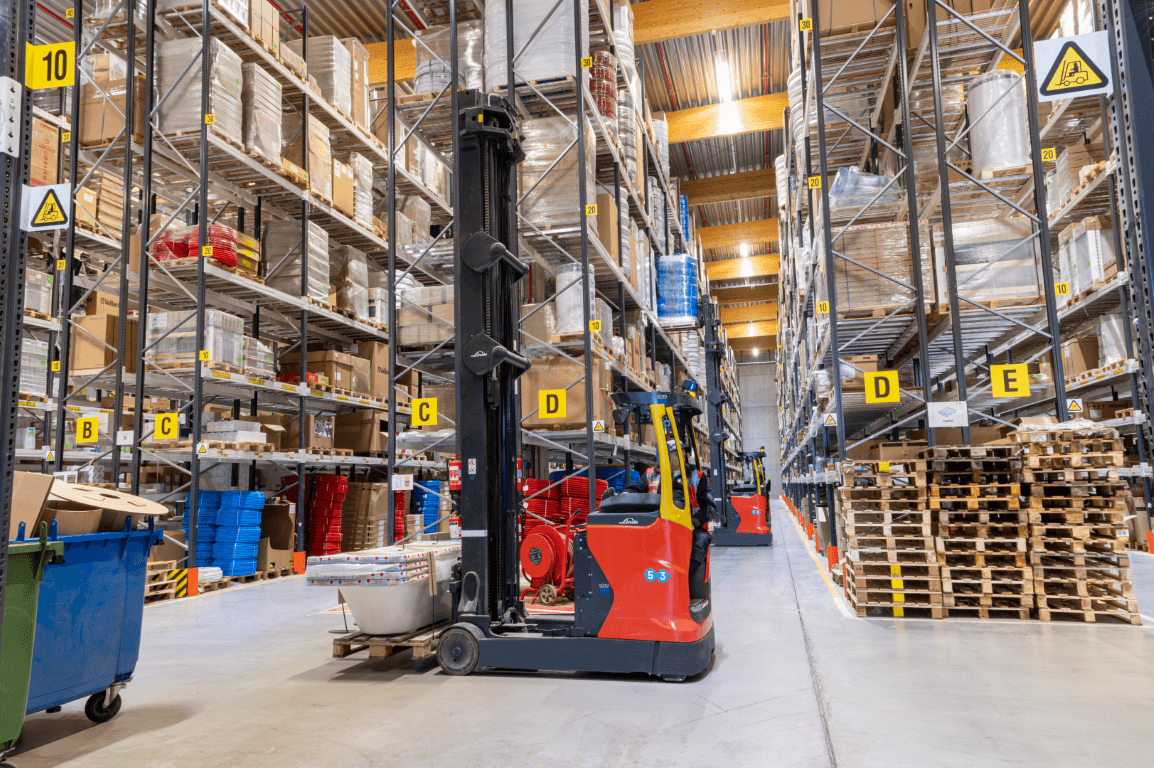 Linde reachtrucks in magazijn