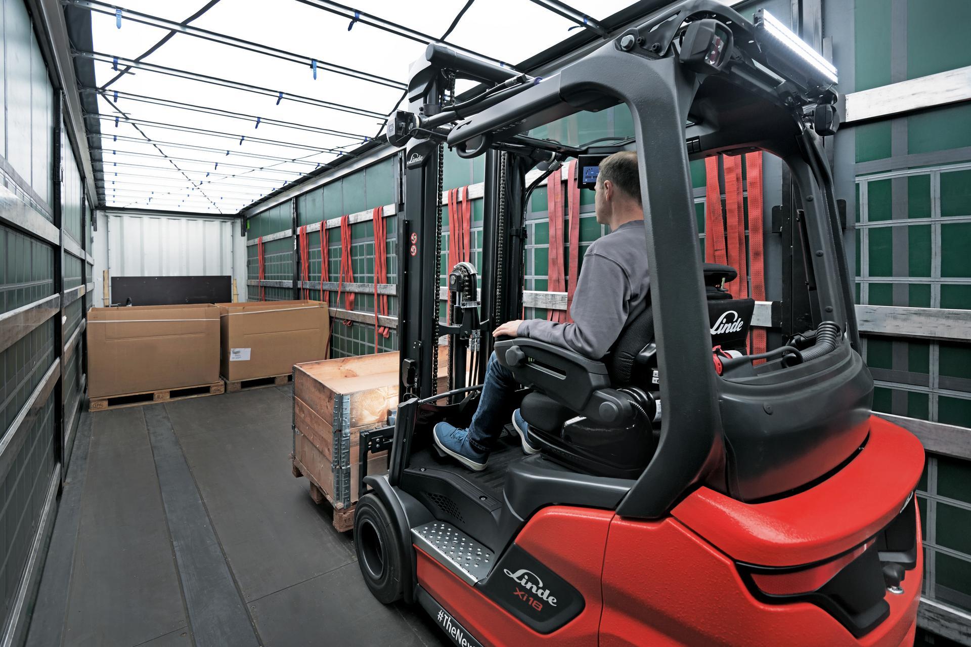 Linde Xi Roadster elektrische heftruck aan het werk