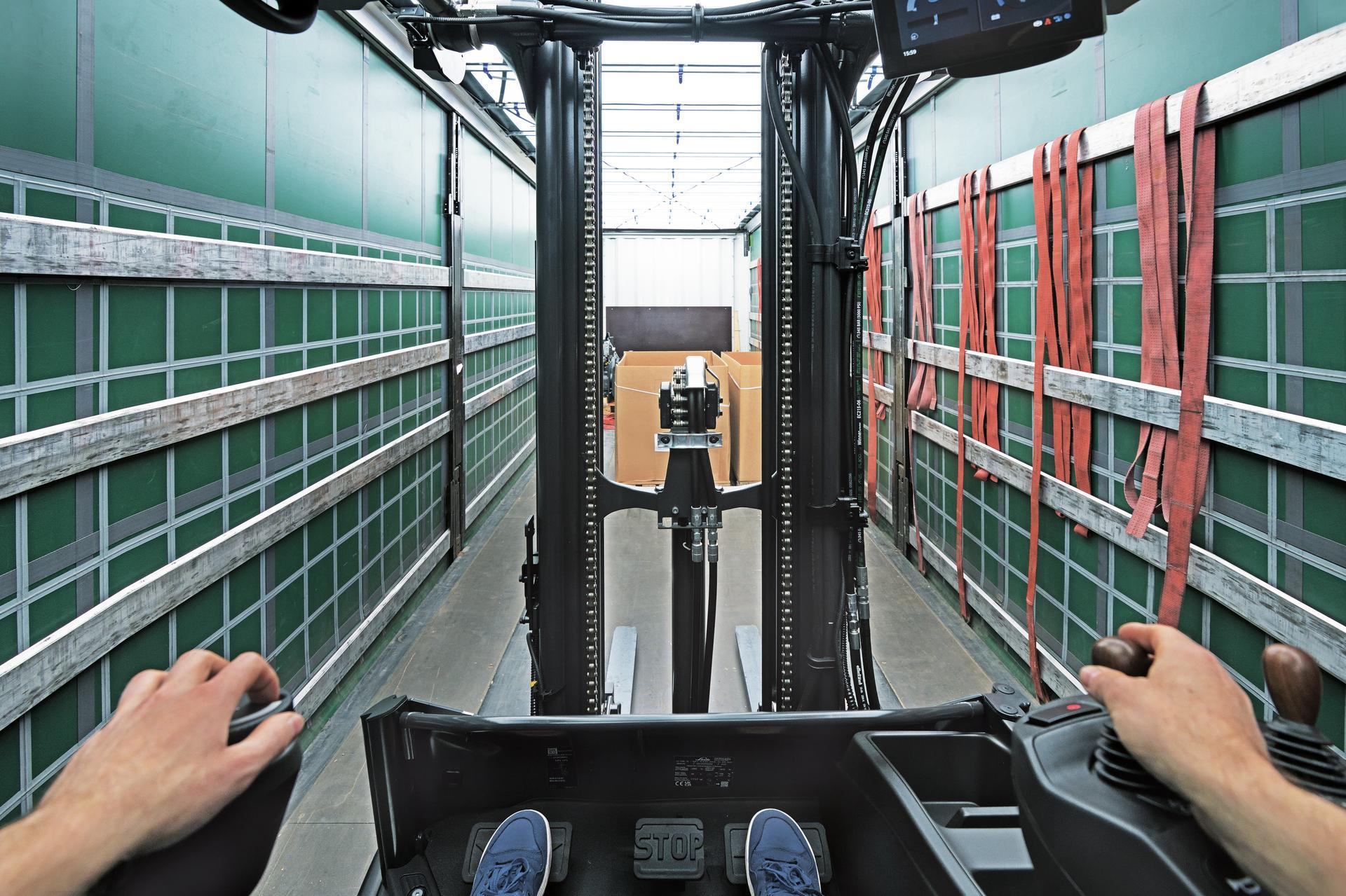 Zicht vooraan bij Linde Xi Roadster heftrucks