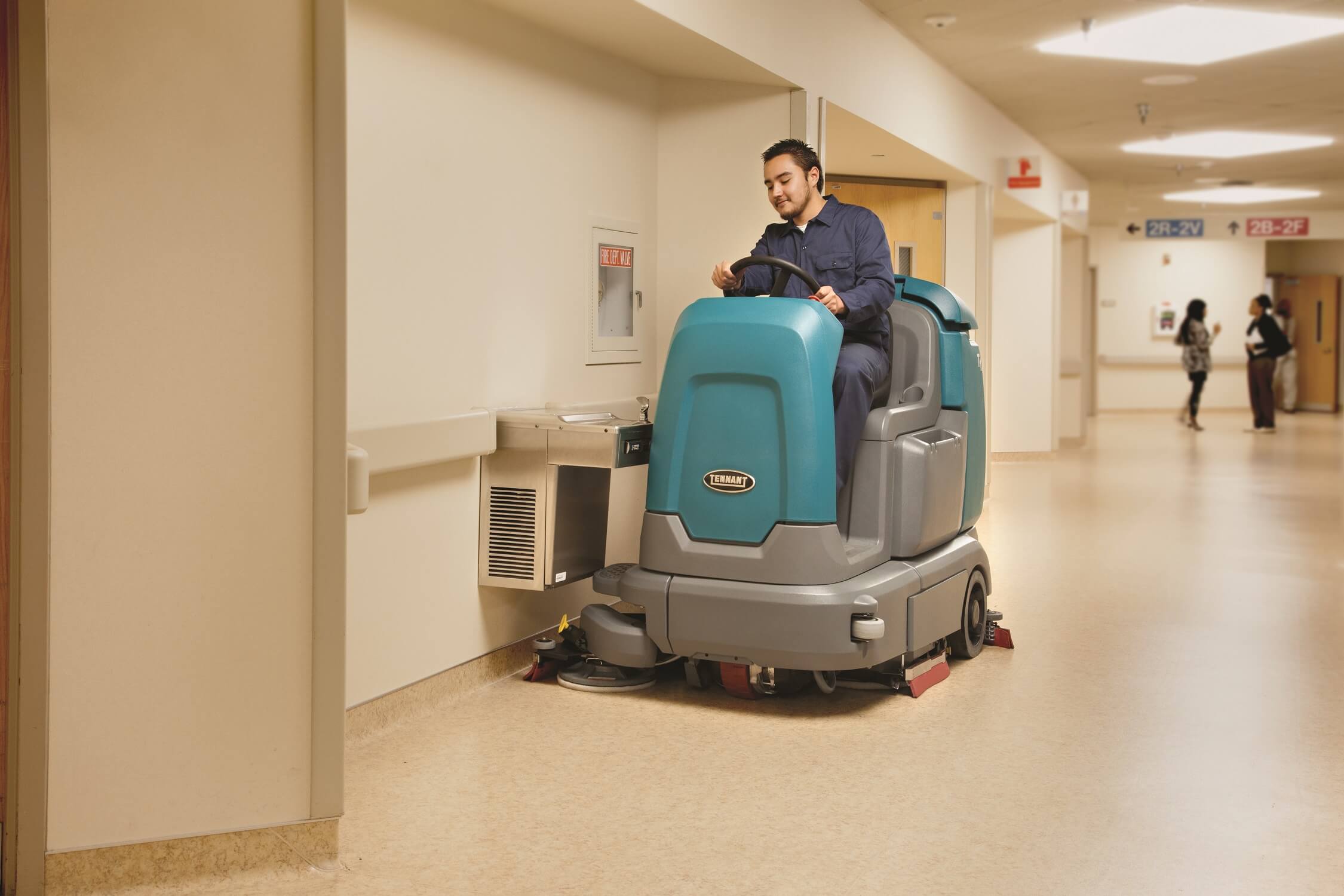 Opzit-schrobzuigmachine Tennant T12 in ziekenhuis